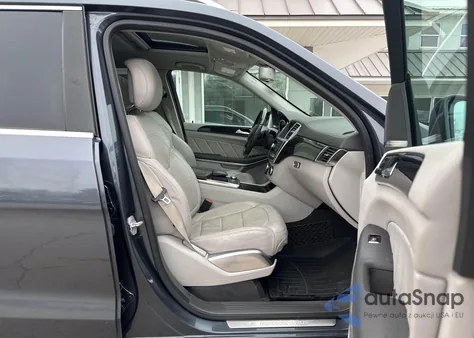 2016 Mercedes-Benz Gl 550 4Matic z USA, uszkodzony, nr VIN 4JGDF7DE5GA684395